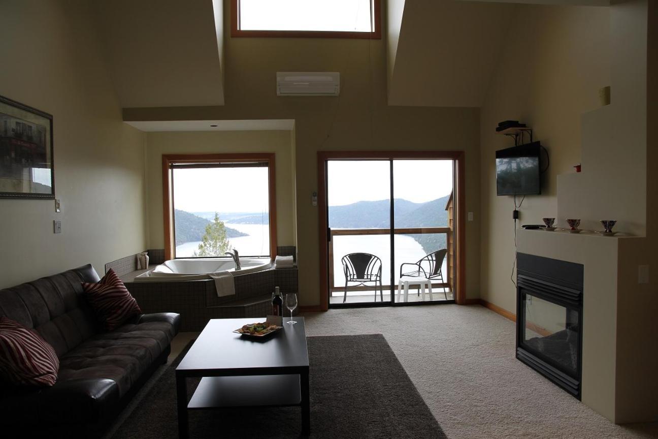 Moon Water Lodge Malahat Exterior foto