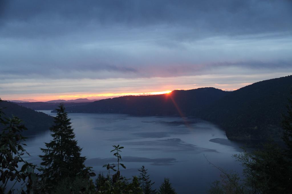 Moon Water Lodge Malahat Exterior foto