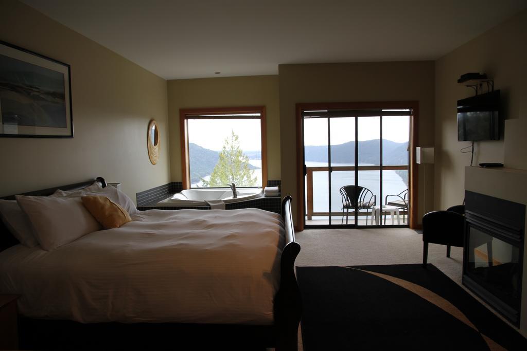 Moon Water Lodge Malahat Exterior foto