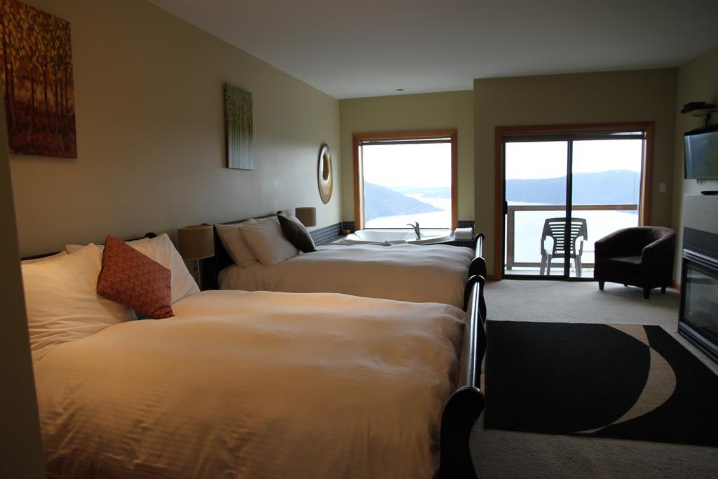 Moon Water Lodge Malahat Exterior foto